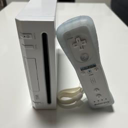 Ich verkaufe eine Nintendo Wii + 1 Controller + Alle Kabel. Das Gerät funktioniert einwandfrei und ist in einem guten Zustand. Alle notwendigen Kabel sind inkludiert, genauso wie ein Controller.