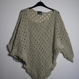Vintage Cream / Beige Crochet Knit Poncho with tassel fringe from QED London.

Brand new without tags, has never been worn. Beautiful woven crochet knit design, this item appears to be handmade.
Originally bought for £65.
One size fits all.
85% acrylic.

#poncho #crochet #woven #knitwear #tribal #indie #boho #vintage