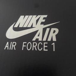Nike Air Force Damenschuhe (37-38) nur 1x getragen, wie neu im top Zustand. Leider ein Fehlkauf gewesen. Originalpreis war 97,99€. Habe so viel auch gezahlt. Preis verhandelbar.