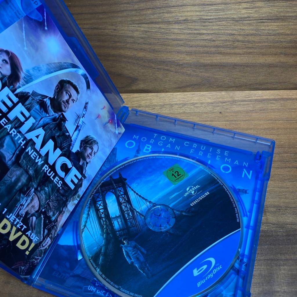 Bluray DVD Oblivion Tom Cruise Morgan Freeman