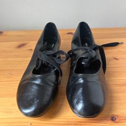 Black tap shoes size 3