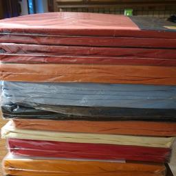 Leintuch 100%Jersey
90x200cm
verschiedene Farben
orange,blau,schwarz, gelb,rot
je Doppelpackung mit 2 Stück
a 15€