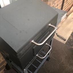 Bbq inside needs a good clean otherwise still in good usable condition.