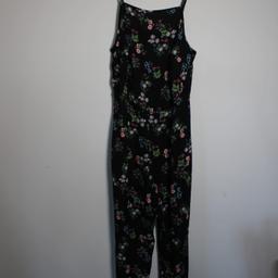 Black Strappy Summer Jumpsuit with Floral Print.
Brand new without tags.
UK size 10 but would also fit an 8.
Very lightweight and airy. Zip closure at back.
100% polyester.

#summer #holiday #brandnew #floral #floralprint
