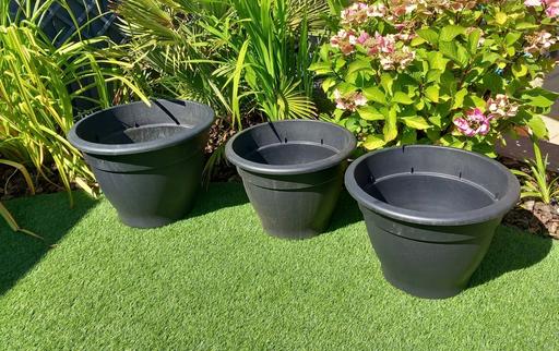 Buy & Sell Surrey Guildford - Photos for 3 x plastic plant pots