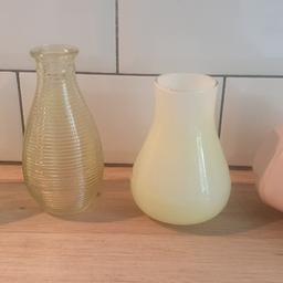 Vaser

Fyra mindre vaser i gott skick. 10 kr styck för alla utom den rosa som kostar 20 kr.

Hämtas i Haninge alternativt skickas om köparen står för frakten.
