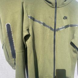 Green tracksuit
Size S
Collection only from Hawkesley B38
Sorry I don’t post or deliver so don’t ask.