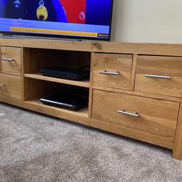 Solid oak wood tv unit
Had it many years
Has got lots of knocks & marks on it but will still do a job
L 147cm
W 48cm
H 49cm
Only asking £20 to go to the Roy Castle lung cancer charity who my late wife loved raising money for
Cash on Collection only please 
Any questions please ask