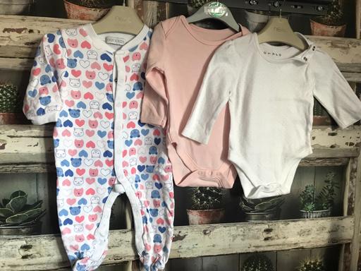 Buy & Sell Northumberland East Hartford - Northumberland - Photos for GIRLS VEST AND A SLEEPSUIT - 3-6 MONTHS