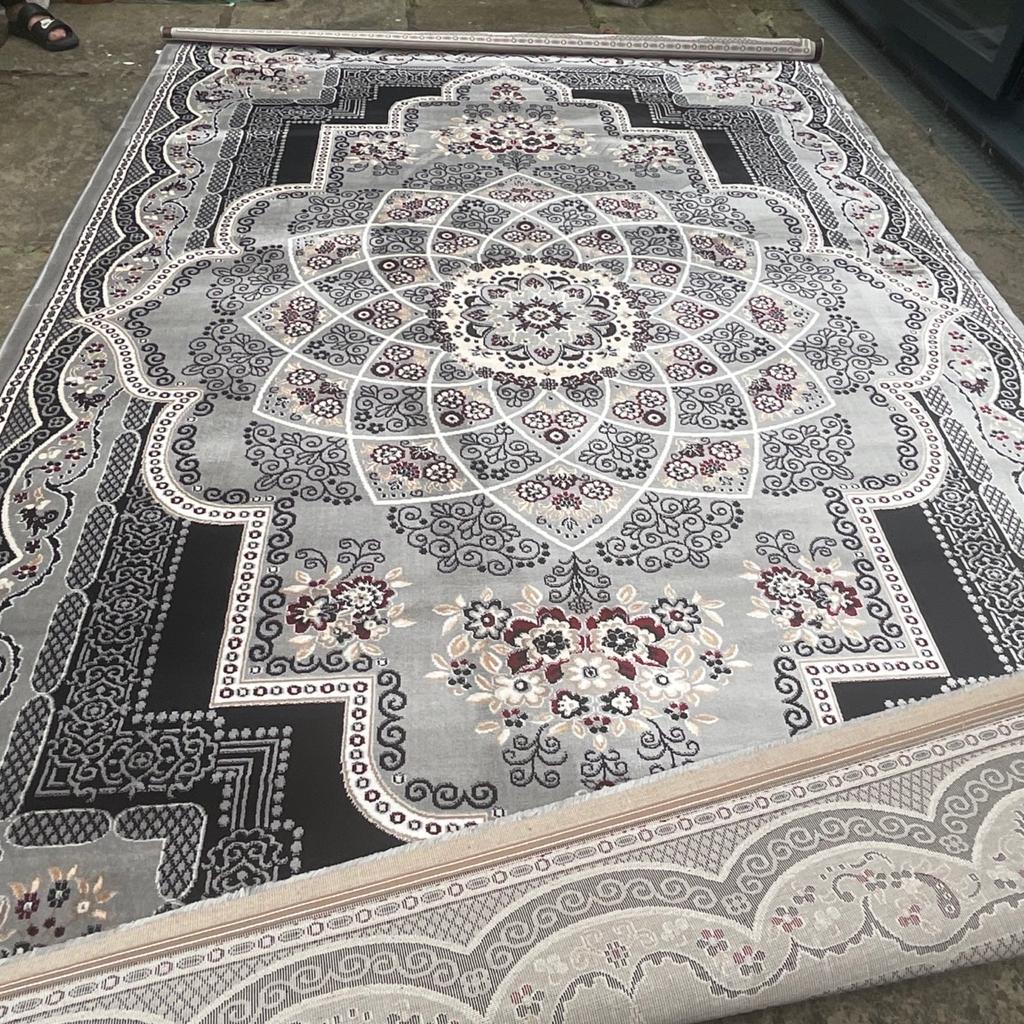 Brand new beautiful luxury Isfahan turkish rugs Colour grey size 300x200cm
Collection le5