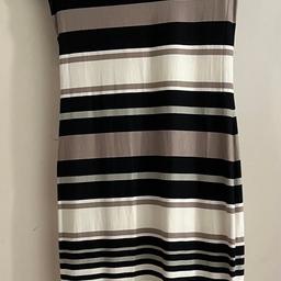 Dorothy Perkins striped dress
In good condition size 8