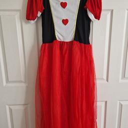 Queen of Hearts Fancy dress costume.

Comes with headband crown.

Size Large (UK Size 18-20)