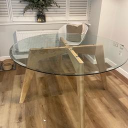 Glass dining table
29 high
51 wide

No time wasters
DONT message if you dont want to chat through Shpock