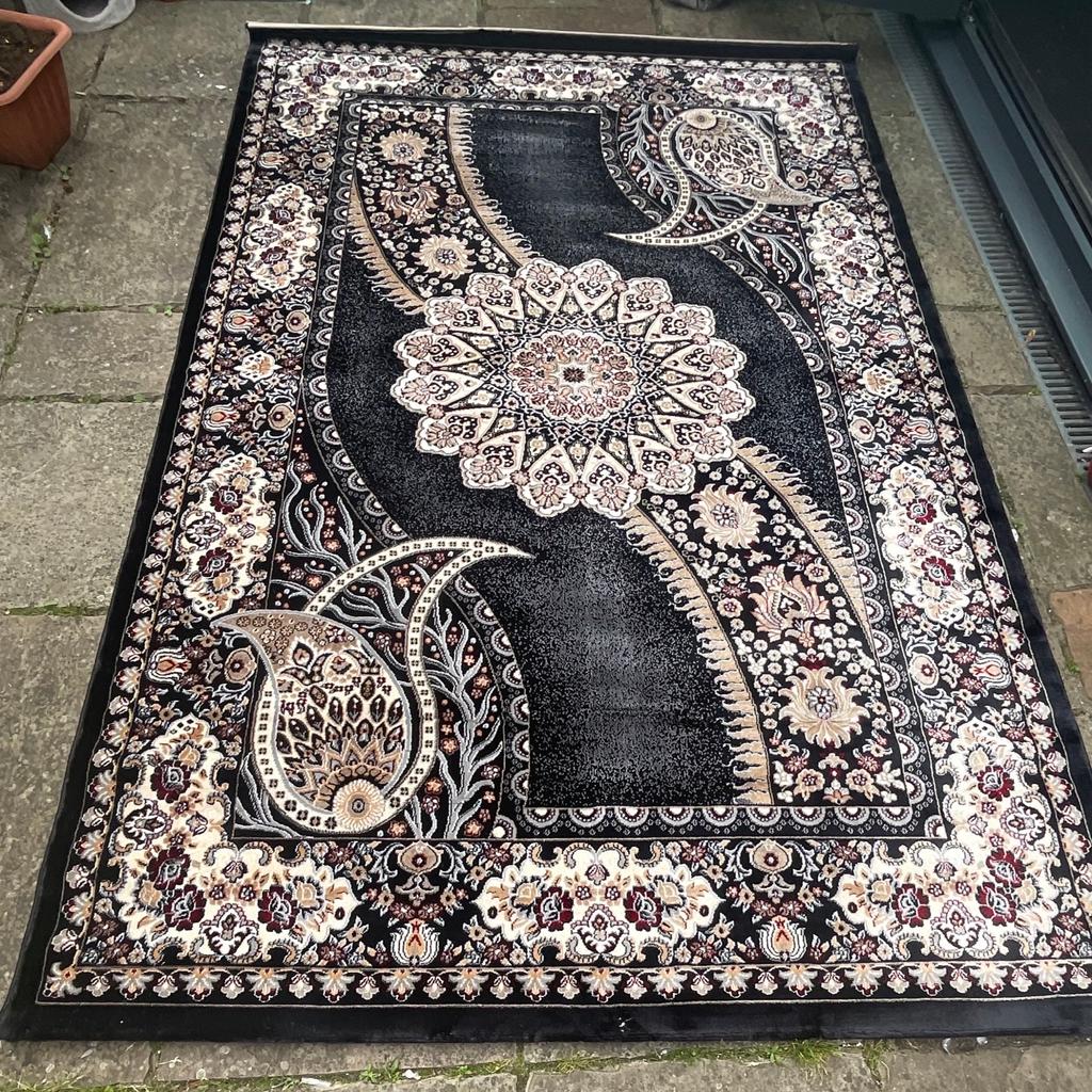 Brand new beautiful luxury Isfahan turkish rugs Colour black size 300x200cm The finest rugs
Collection le5