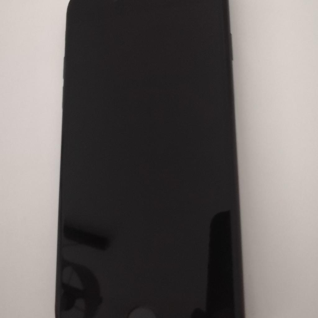 Apple iPhone 7
offen für alle Netze - entsperrt
85 % Akkukapazität
Am Rahmen sind leichte Gebrauchsspuren vorhanden
Das Display ist ohne jegliche Kratzer - einwandfrei erhalten
Höhe: 138,3 mm
Breite: 67,1 mm
Tiefe: 7,1 mm
Gewicht: 138 g
Nano-SIM
Betriebssystem: iOS 12
Retina HD Display
4,7" Widescreen LCD Multi-Touch Display (11,94 cm Diagonale) mit IPS Technologie
1334 x 750 Pixel bei 326 ppi
IP67 klassifiziert (bis zu 30 Minuten und in einer Tiefe von bis zu 1 Meter)
12 Megapixel Kamera
ƒ/1.8 Blende
Bis zu 5x digitaler Zoom
Optische Bildstabilisierung
4K Videoaufnahme mit 30 fps
1080p HD Videoaufnahme mit 30 fps od

 Der Verkauf erfolgt unter Ausschluss jeglicher Gewährleistung. Der Ausschluss gilt nicht für Schadenersatzansprüche aus grob fahrlässiger bzw. vorsätzlicher Verletzung von Pflichten des Verkäufers sowie für jede Verletzung von Leben, Körper und Gesundheit. Keine Garantie, keine Rücknahme, keine Rückabwicklung, keine Rückgabe. Gekauft wie gesehen