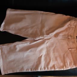 Denim style peachy light pink trousers.

In a really good condition.

No pockets.

Lovely to wear