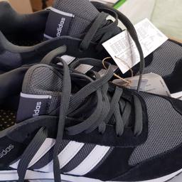 Biete Adidas Schuhen Neu Orginalverpackt Größe 44 Fehlkauf für 50€ festpreis