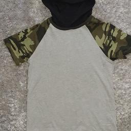 Next Short Sleeve Raglan Hooded Top
Grey with camo sleeves and black hood
Age 11
Body 95% cotton 5% viscose
Hood 100% cotton