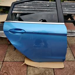 mk7 Ford fiesta rear drivers side door complete with glass etc

Colour is vision vision blue

Has a scrape/scratches will need painting to.make perfect or can be touched in and use as is

Please check pictures for condition

Cash on collection from Leyton E10

No time wasters pls!

Any questions please feel free to ask