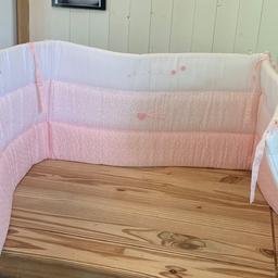 Silver cross cot bumper
Pink
In excellent condition