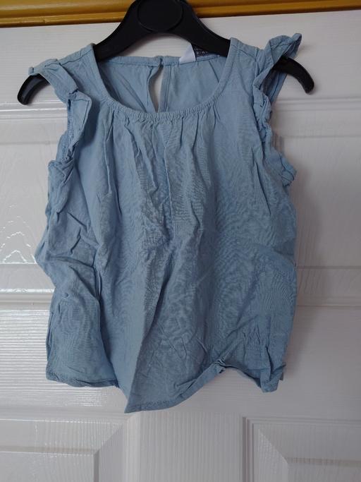 Buy & Sell Leicestershire Charnwood - Photos for Girls sleeveless top size 3-4 years