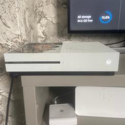 Xbox one s all in working order great condition with a Fusion pro 2 controller with paddles