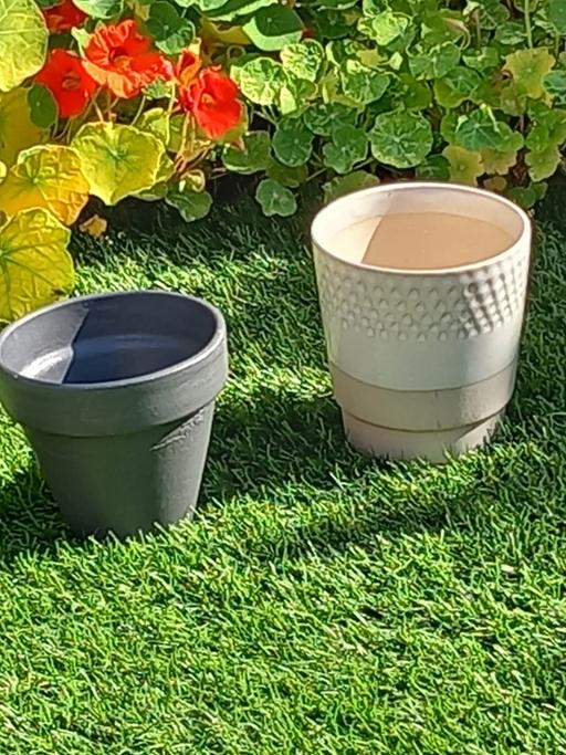 Buy & Sell Surrey Guildford - Photos for 2 x small plant pots