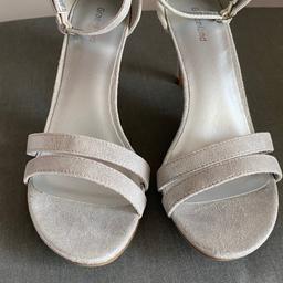Brand new size 4 dechiman silver / grey sandals with a 3 inch heel comfortable, non slip . Perfect for any wedding or just a night out . It’s a buckle fastening strap round your ankles to give u extra support Comes from a smoke and pet free home