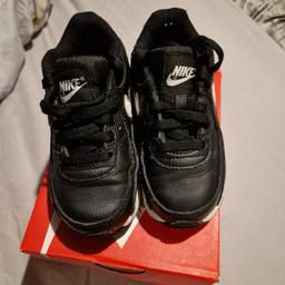 Black and White Nike Air Max 90
Kids UK size 8.5
Have been used, but still in really good condition