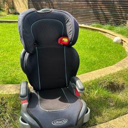 The Graco Junior Maxi Group 2-3 Car Seat with Cup Holders will be your child's travel companion from 4 yrs to 12yrs(15kg to 36kg). It should be installed in your car in a forward facing position using your vehicle's 3 point seat belts.

Easy to use, its intuitive red markers indicate exactly where the seatbelt should go.

It features a removable washable cover and two retractable cup holders to store drinks for those long journeys.