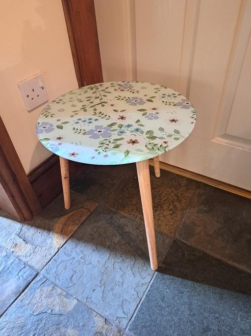 Buy & Sell West Midlands Dudley - Photos for Glass topped side table*REDUCE*.