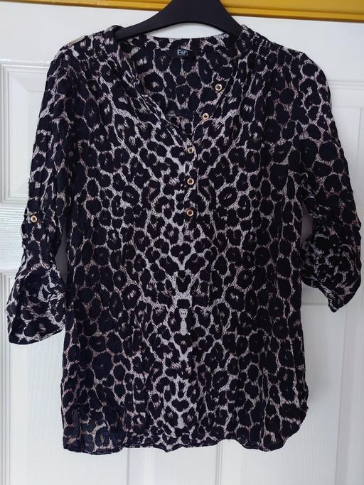 Buy & Sell Leicestershire Charnwood - Photos for Women's animal print blouse size 8