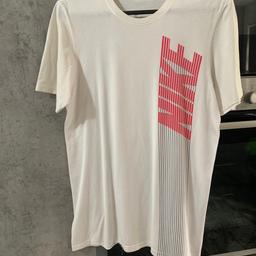 Ỉn excellent condition size small