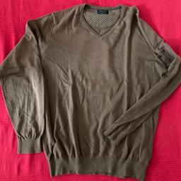 Massimo Dutti Cotton Silk Cashmere Light  V-neck. Size Large. 75% Cotton, 25% Mulberry Silk.
Warm brown, the shade which I was unable to get on the photos. Very good condition, but there is a tiny repair on the left elbow seen on the last photo. Massimo Dutti logo embroided in brown in the front left corner.