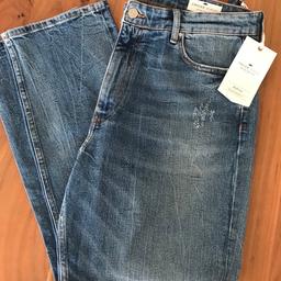 Neue super lässige Jeans von Cross. Regular Straight Fit. Modell Marisa. Gr W31. 99% Baumwolle, 1% Elasthan. Länge ca 99 cm. Innenbeinlänge ca 70 cm. Einfache Bundweite ca 41 cm. Preis inkl Versand (D): 38,-€