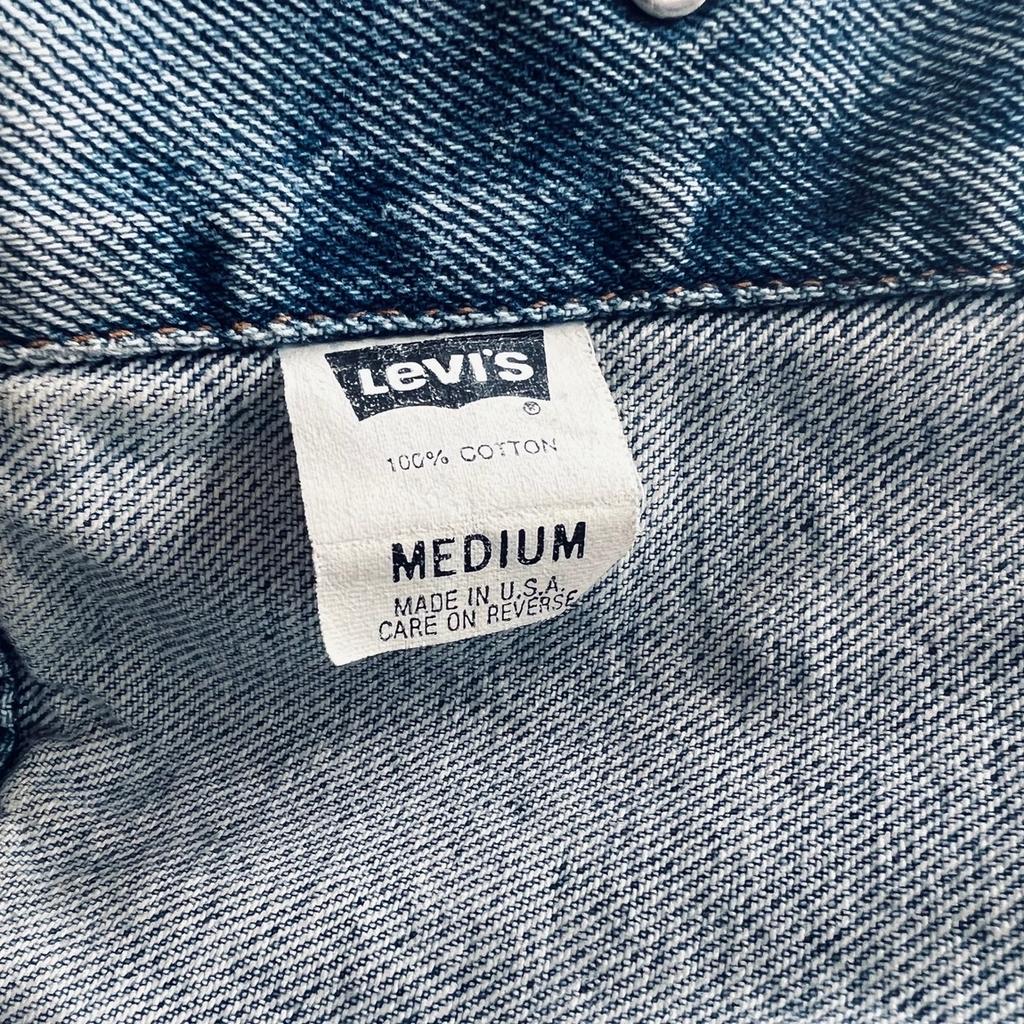 Jeans Jacke

ViNTAGE LEViS

Grösse M

100% Cotton

Abholen Twint Versand plus Porto