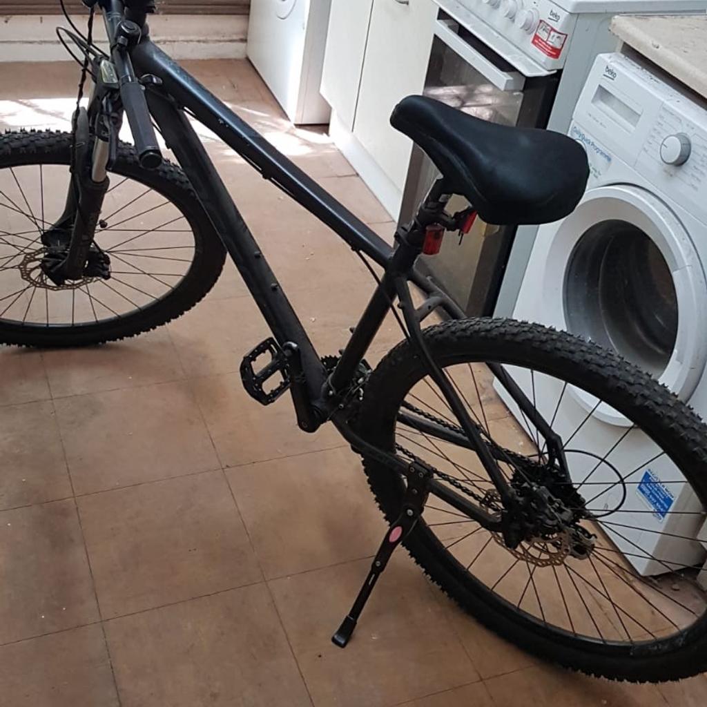 MANS Mountain Bike used a Couple of times comes with a D lock also A Foot floor Pump selling due to lack of space in excellent condition buyer collects from stockwell tube station PLEASE HAVE A LOOK AT MY OTHER ITEMS MANY THANKS