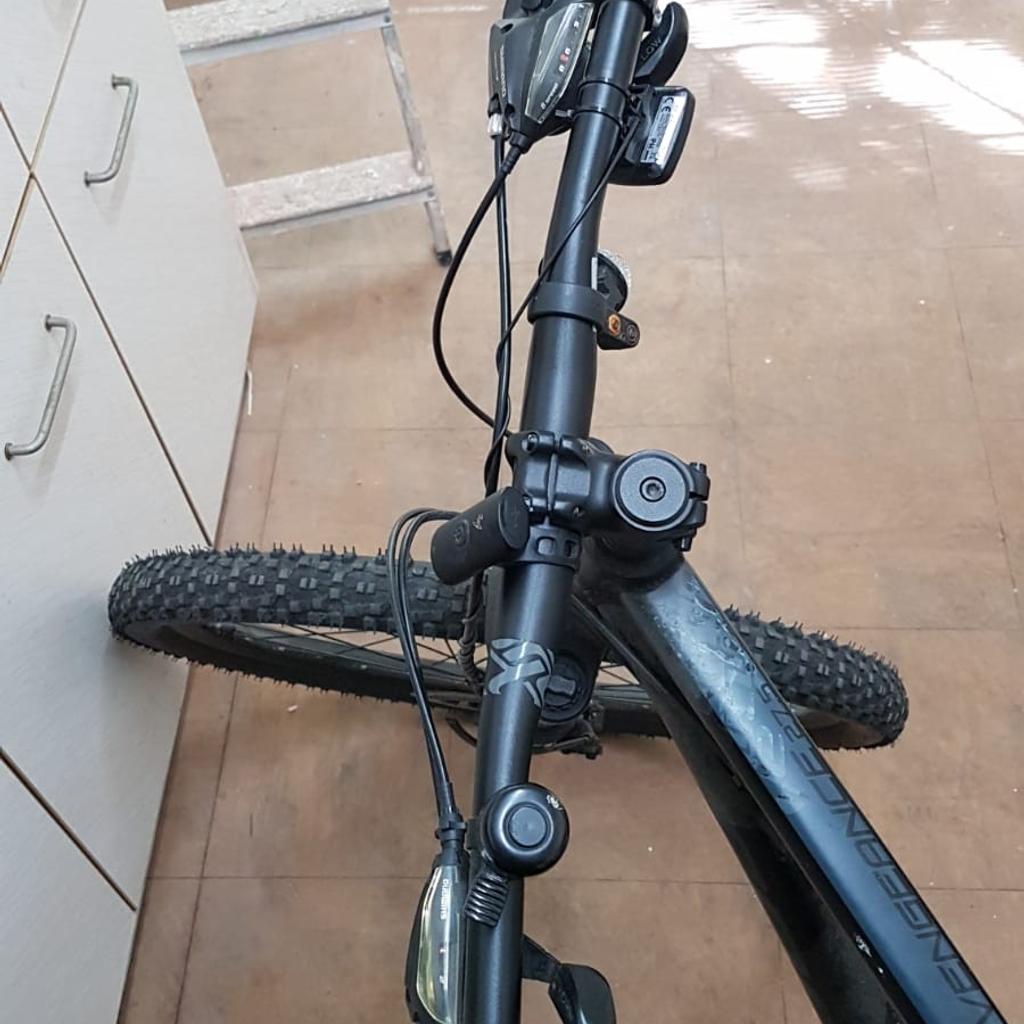 MANS Mountain Bike used a Couple of times comes with a D lock also A Foot floor Pump selling due to lack of space in excellent condition buyer collects from stockwell tube station PLEASE HAVE A LOOK AT MY OTHER ITEMS MANY THANKS