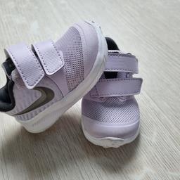 Verkaufe sehr gut erhaltene Baby Nike Schuhe in gr.17. Ohne jegliche Mängel.

Versand zzgl 3,99€ möglich

Da es sich um einen Privatverkauf handelt, keine Garantie und keine Rücknahme