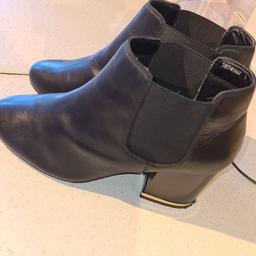 New Look ladies Chelsea Boots, ankle Boots wide fit. Mid Heel. Uk 7. Excellent condition. See photos for condition size flaws materials etc. I can offer try before you buy option if you are local but if viewing on an auction site viewing STRICTLY prior to end of auction.  If you bid and win it's yours. Cash on collection or post at extra cost which is £4.55 Royal Mail 2nd class. I can offer free local delivery within five miles of my postcode which is LS104NF. Listed on five other sites so it may end abruptly. Don't be disappointed. Any questions please ask and I will answer asap.
Please check out my other items. I have hundreds of items for sale including bikes, men's, womens, and children's clothes. Trainers of all brands. Boots of all brands. Sandals of all brands. 
There are over 50 bikes available and I sell on multiple sites so search bikes in Middleton west Yorkshire.