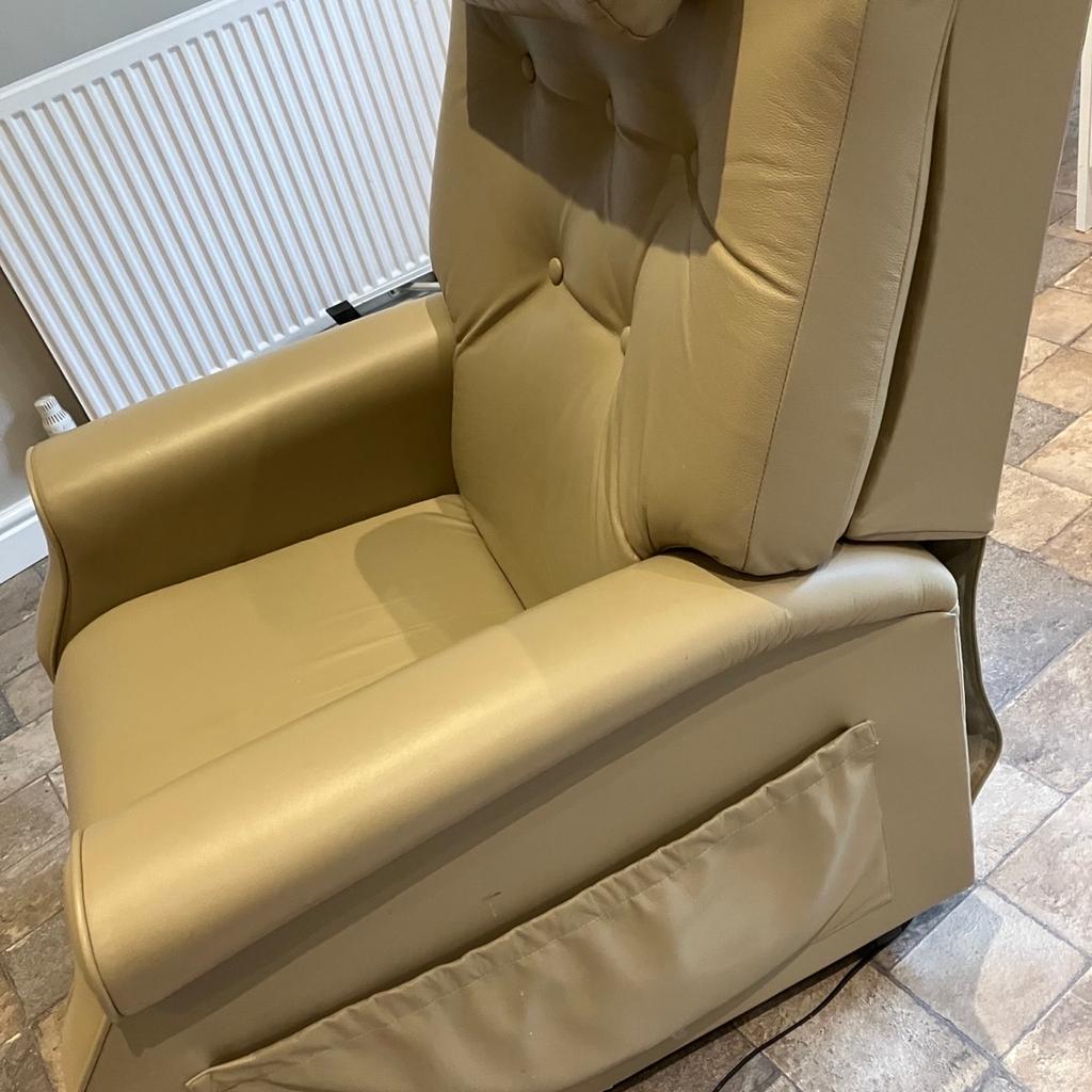 Leather Risers Recliner Chair in pristine condition in a great neutral shade of pebble, was £2,000 when new , a great chair.