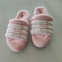 wunderschöne kuschelige UGG Plateau Sandaletten, kaum getragen Gr 41, rosa