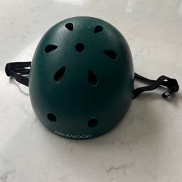 Banwood classic bike helmet - matte green.

50-54cm.

I’m good condition with a few scratches as shown.

Collection only 1 minute from Herne Hill station.
