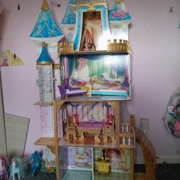 collection se38rb. 
near wellhall roundabout..
perfect condition.. its roughly 5ft tall..comes with original furniture and some dolls