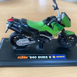 KTM Modell Duke 640 grün
Hab 2 Modelle zur Verfügung
