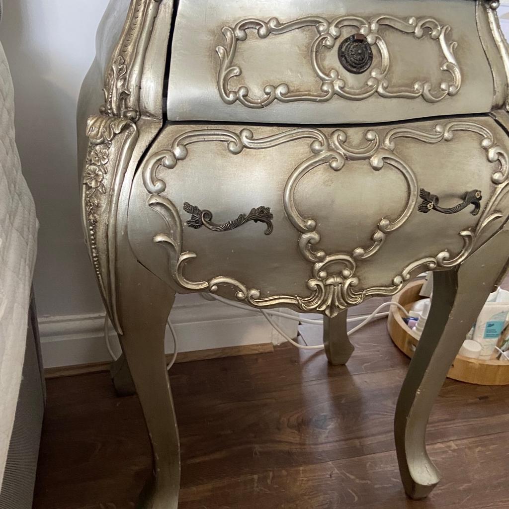 Height 72cm

Width 52cm

Depth 40cm

Have been well used but have a lot of life left they are like a Champaign silver colour and the top has been varnished

Have a few marks see photos

Any questions please ask