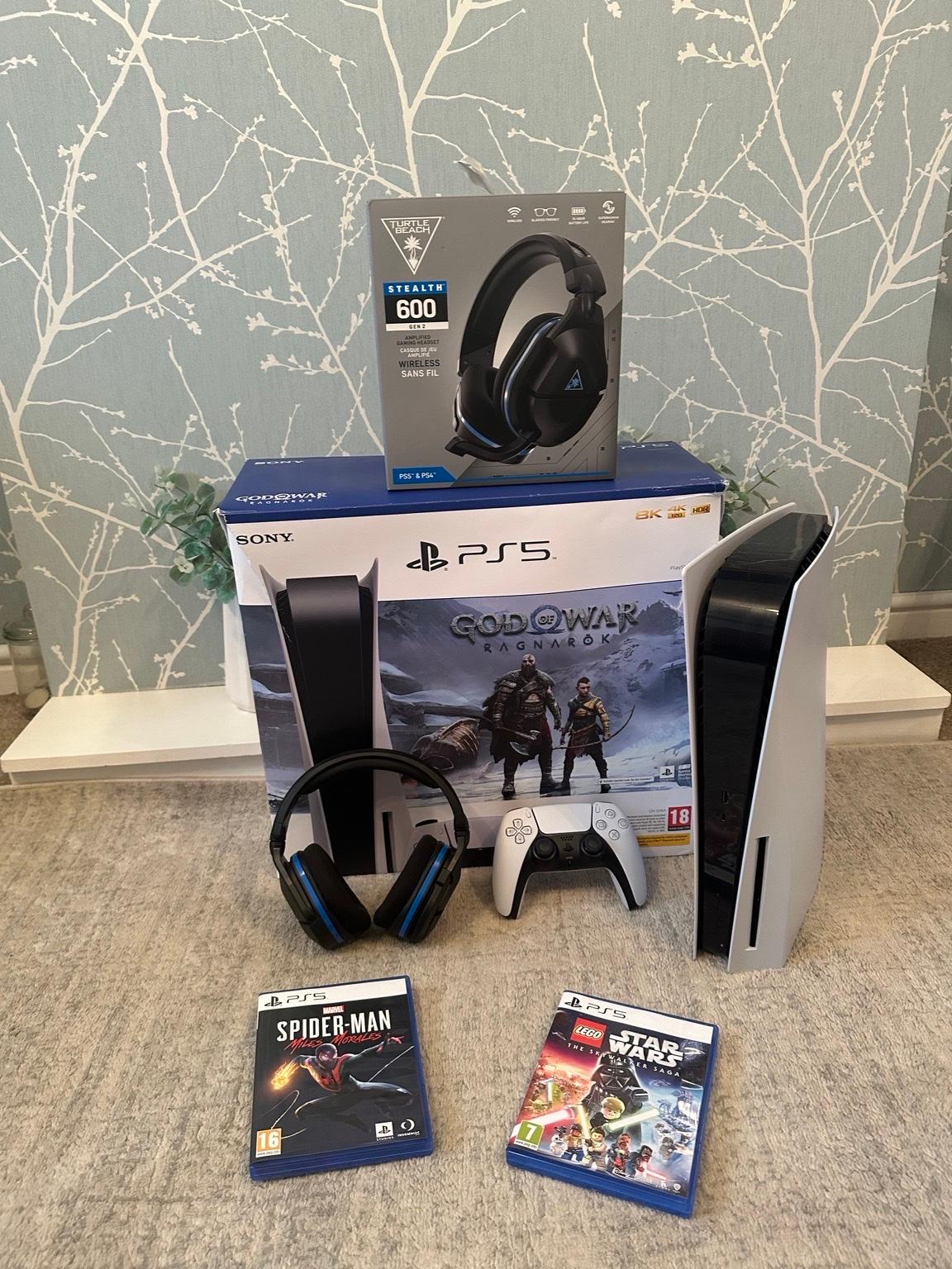 PS5 disk version with extra’s in WV13 Willenhall für 430,00 £ zum