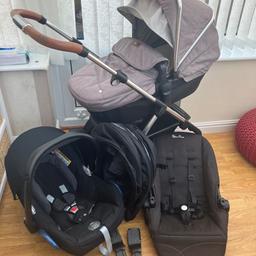 💥💥 NOW £200 TO CLEAR AS I NOW NEED SPACE 💥💥
💥 £250 NO OFFERS 💥

Limited edition FULL silver cross wayfarer travel system in Chelsea 

Comes complete with:
Instruction manuals (not pictured)
Raincover for seat and carrycot
Maxi Cosi Cabriofix car seat with brand new car seat adaptors 
Carrycot with liner and mattress
Seat unit 
Bumper bar
Apron for carrycot and seat

Parent and world facing 
Adjustable handle 
Big basket
Front swivel and lockable wheels 
Easy apply brakes
5 point harness on seat and car seat

Does hav some slight peeling on handle (is common on these and doesn’t affect the use)

Has been cleaned and ready to be used 


Collection only from Bradford bd5 

LOCAL Delivery for FUEL COSTS

NO POSTAGE

Cash only. No offers. No swaps. No timewasters. Sold as seen no returns 
💥💥 £250 💥💥

Worth £300-£400