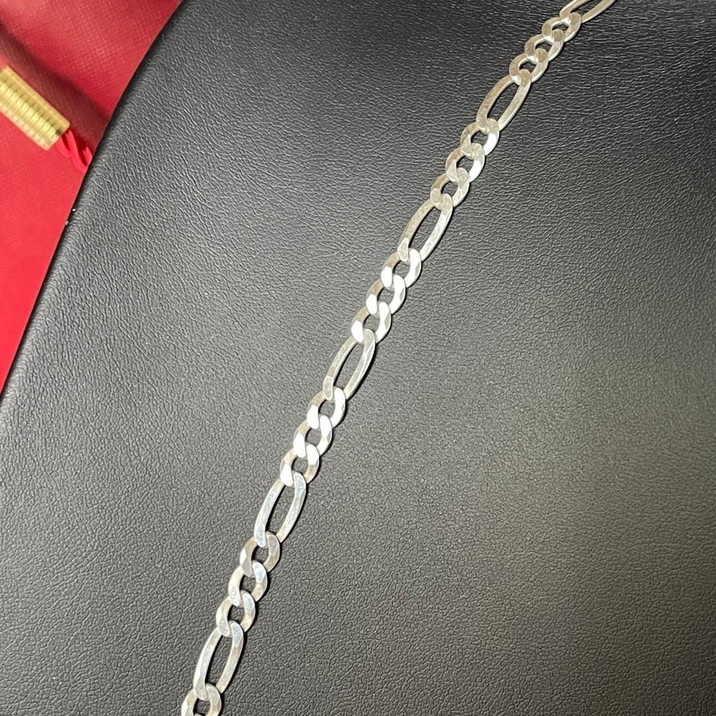 Liebe Schmuckfreunde,

hier könnt ihr diese zeitlose, elegante FIGARO Panzerkette Kette aus 925 Silber erwerben. 

Sie ist hochwertig gearbeitet und lässt sich prima zu verschiedenen Outfits kombinieren. 

Ein solches edles Schmuckstück legen Sie ganz bewusst an und fühlen sich damit bestens geschmückt und auch ein wenig beschützt.

Nr.1 ⭐️ Figaro - 95€
• Material: Silber
• Feinheit: 925/000
• Maße: 65cm x 5,1mm x 18,07 Gramm
• Länge Anpassung ist möglich
• Geprüft und gestempelt: 925 Italy
• Juwelier Qualität ✨
• Ideal als Geschenk zu jedem Anlass ✅

# Damen & Herren Silberschmuck # Goldschmuck # Goldkette # Halskette # Collier # Ohrringe # Creolen # Goldringe # Trauringe # Siegelring # Armbänder # Armreifen 🎁 Edel-Schmuck Geschenk
