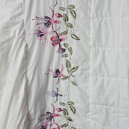 Brand New 
Beautiful 
Single 
Quilted
Double Frilled Sides 
White & Embroidered 
Bed Throw